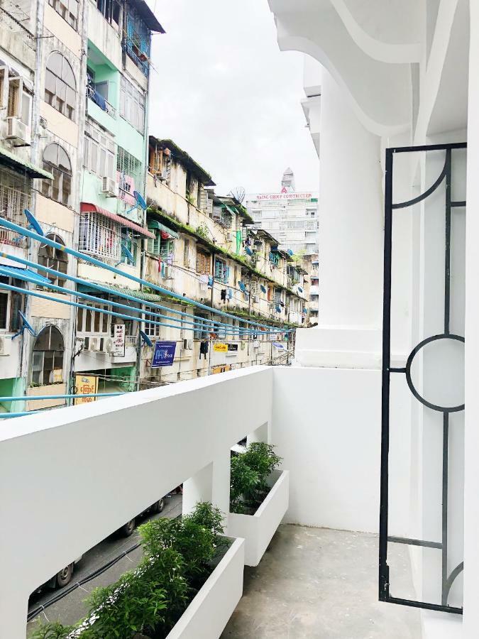 HOOD Hostel Yangon Exterior foto